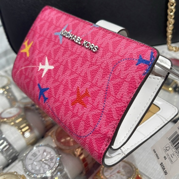 Michael Kors Medium Saffiano Leather Bifold Wallet Dragonfruit
NWT - Picture 7 of 16